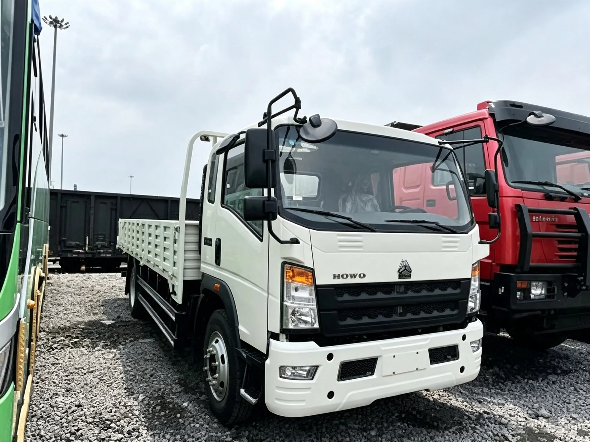 4×2 Cargo Trucks