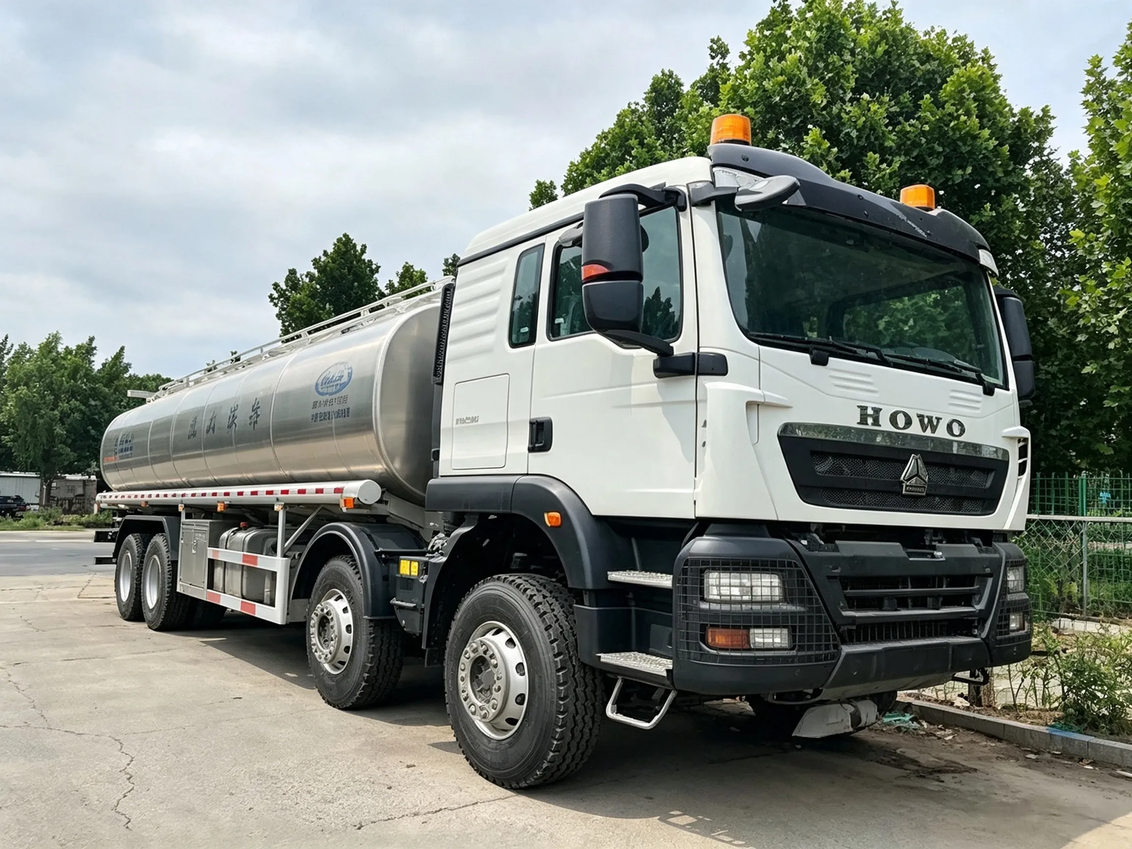 8×4 Fuel Tank Trucks